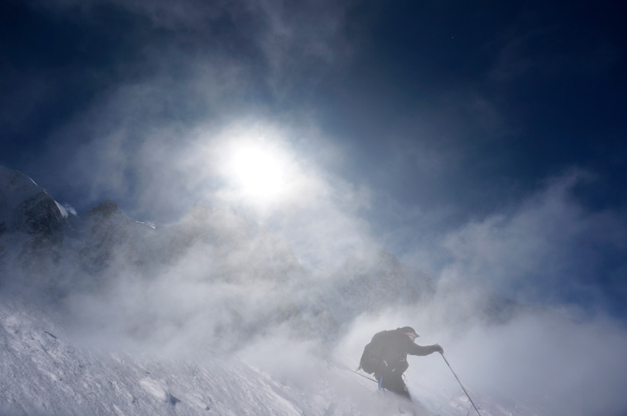 Skier dans le blanc