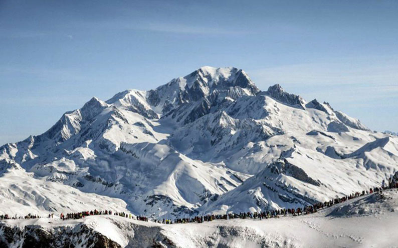 Foule pour l'ascension du Mont-Blanc Foule Mont-Blanc